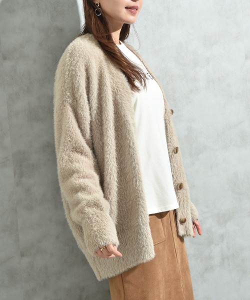 INTERPLANET（インタープラネット）の「フェザーヤーンＶネックカーディガン（カーディガン/ボレロ・レディース・オレンジ/グレイッシュベージュ/チャコールグレー/グリーン・FREE）」の18枚目の写真