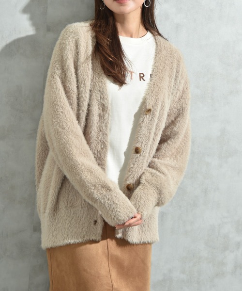 INTERPLANET（インタープラネット）の「フェザーヤーンＶネックカーディガン（カーディガン/ボレロ・レディース・オレンジ/グレイッシュベージュ/チャコールグレー/グリーン・FREE）」の17枚目の写真