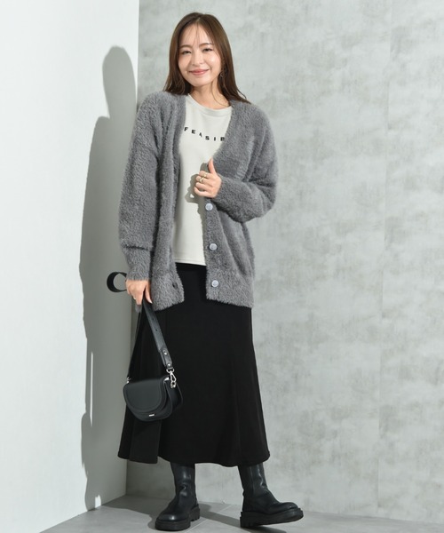 INTERPLANET（インタープラネット）の「フェザーヤーンＶネックカーディガン（カーディガン/ボレロ・レディース・オレンジ/グレイッシュベージュ/チャコールグレー/グリーン・FREE）」の15枚目の写真