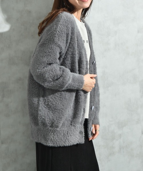 INTERPLANET（インタープラネット）の「フェザーヤーンＶネックカーディガン（カーディガン/ボレロ・レディース・オレンジ/グレイッシュベージュ/チャコールグレー/グリーン・FREE）」の11枚目の写真