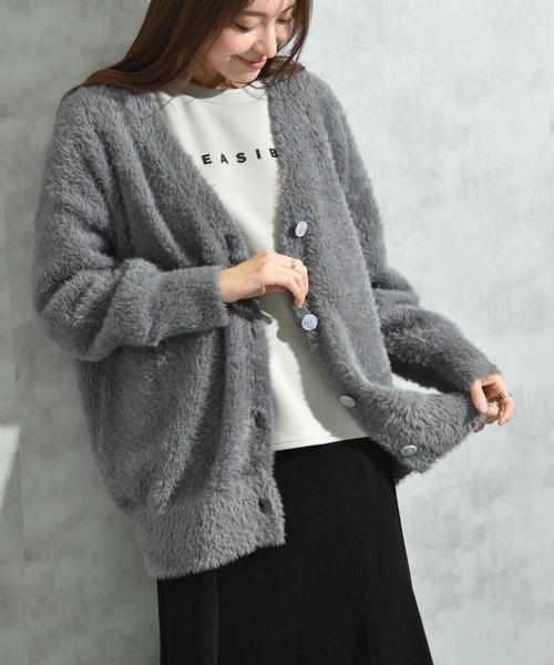 INTERPLANET（インタープラネット）の「フェザーヤーンＶネックカーディガン（カーディガン/ボレロ・レディース・オレンジ/グレイッシュベージュ/チャコールグレー/グリーン・FREE）」の9枚目の写真