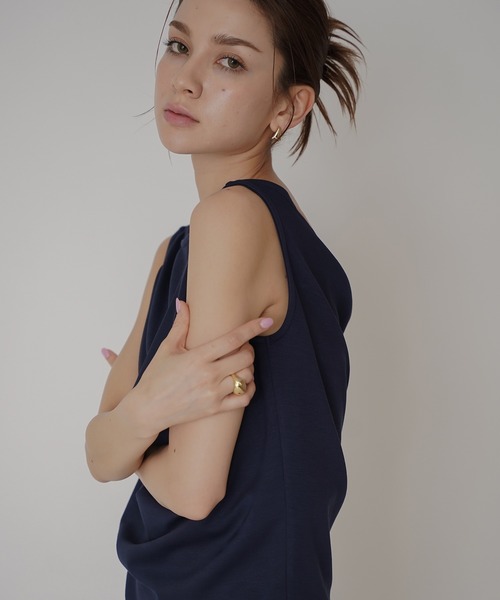 KINO THE KEI(キノザケイ)の「ダブルドレープ ストラップネック プルオーバー(セットアップ可) KINO THE KEI(Tシャツ/カットソー・レディース・グレー/ホワイト系その他/ネイビー・フリー)」の14枚目の写真