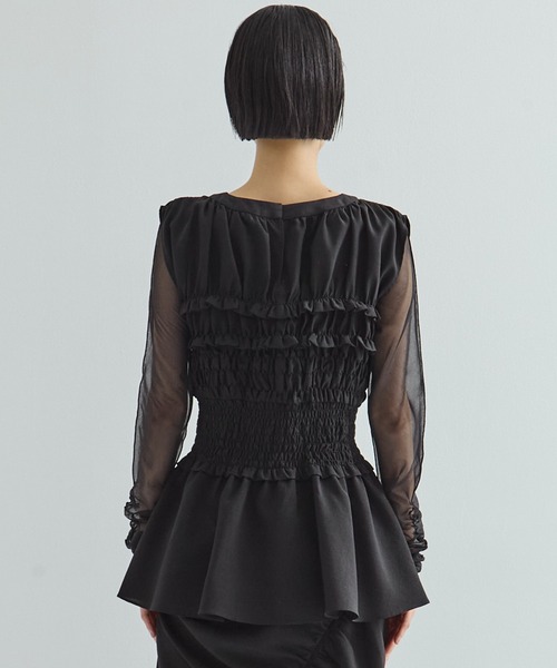 STUDIOUS（ステュディオス）の「【STUDIOUS/ステュディオス】SHIRRING NO SLEEVE TOPS/シャーリングノースリーブトップス／フリル（シャツ/ブラウス・レディース・ブラック/ベージュ・FREE）」の16枚目の写真