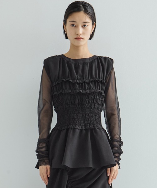 STUDIOUS（ステュディオス）の「【STUDIOUS/ステュディオス】SHIRRING NO SLEEVE TOPS/シャーリングノースリーブトップス／フリル（シャツ/ブラウス・レディース・ブラック/ベージュ・FREE）」の18枚目の写真