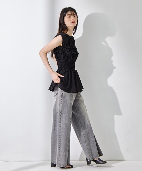 STUDIOUS（ステュディオス）の「【STUDIOUS/ステュディオス】SHIRRING NO SLEEVE TOPS/シャーリングノースリーブトップス／フリル（シャツ/ブラウス・レディース・ブラック/ベージュ・FREE）」の22枚目の写真