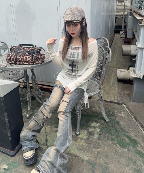 tシャツ 「Cest Nous」Doodle-printed batwing sleeve top / 「セヌー」オフショルダープリント長袖トップス Cest Nous】Doodle-printed batwing sleeve top / 【セヌー