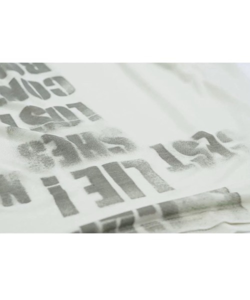 tシャツ 「Cest Nous」Doodle-printed batwing sleeve top / 「セヌー」オフショルダープリント長袖トップス Cest Nous】Doodle-printed batwing sleeve top / 【セヌー