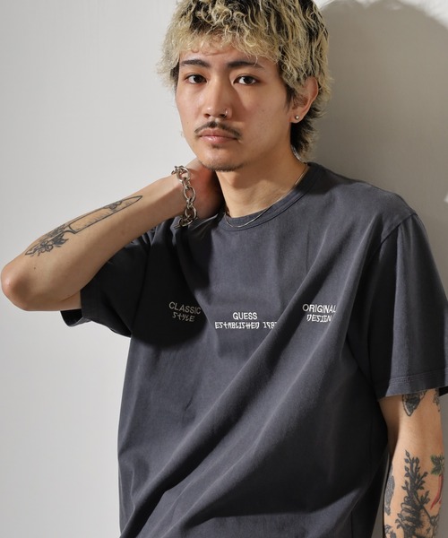 Guess（ゲス）の「GUESS SS CN TREATED FLOWER TEE Tシャツ（Tシャツ/カットソー・メンズ・チャコールグレー・S/M/L/XL）」の5枚目の写真