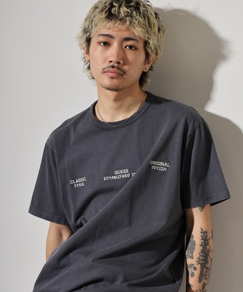 Guess（ゲス）の「GUESS SS CN TREATED FLOWER TEE Tシャツ（Tシャツ/カットソー・メンズ・チャコールグレー・S/M/L/XL）」の4枚目の写真