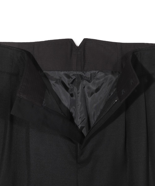 MEN'S BIGI（メンズビギ）の「【50th Anniv . 中田 慎介】WOOL SERGE WIDE PANTS（スラックス・メンズ・ブラック・01/02/03）」の3枚目の写真