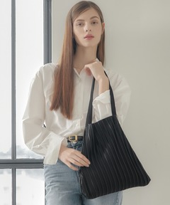 ISSEY MIYAKE プリーツバッグ ブラック メンズ Homme Plissé Issey Miyake バッグが¥37,800〜 | Lyst