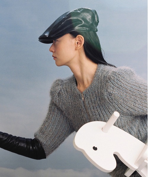 AWESOME NEEDS（オーサムニーズ）の「CLASSIC HUNTING CAP LEATHER（ハンチング/ベレー帽・レディース・ダークウッド/ブラック・FREE）」の3枚目の写真