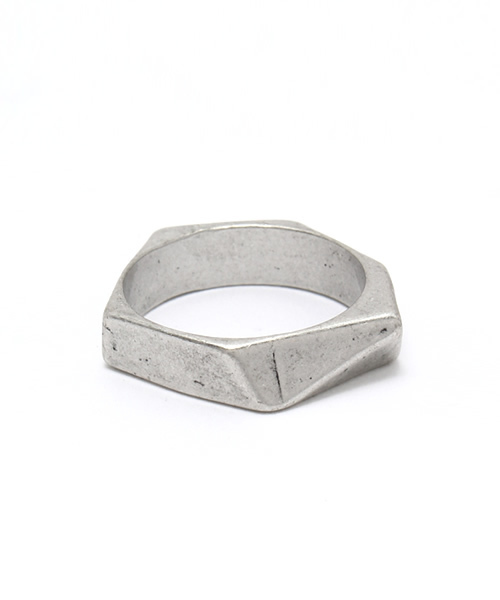 ANCHOR（アンカー）の「Random Cut nut ring（リング・メンズ・アンティークシルバー/アンティークゴールド・14号/16号/13号/18号）」の2枚目の写真