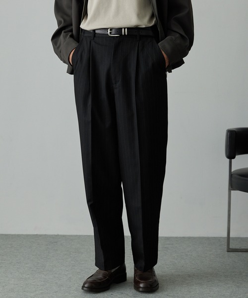 EMMA CLOTHES（エマクローズ）の「【セットアップ対応】TRストレッチスーツ地  1タック センタープレス ワイドテーパードパンツ（スラックス・メンズ・グレイッシュベージュ/ミックスグレー/ダークグレー/ブラック系/ブラック・S/L/M）」の2枚目の写真