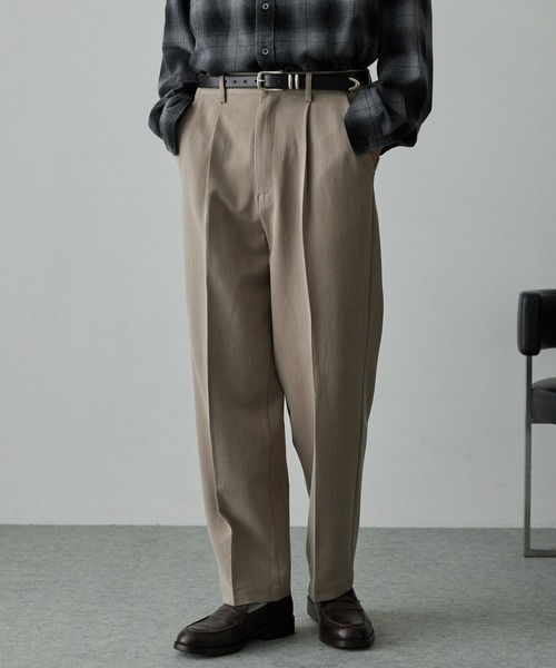 EMMA CLOTHES（エマクローズ）の「【セットアップ対応】TRストレッチスーツ地  1タック センタープレス ワイドテーパードパンツ（スラックス・メンズ・グレイッシュベージュ/ミックスグレー/ダークグレー/ブラック系/ブラック・S/L/M）」の5枚目の写真