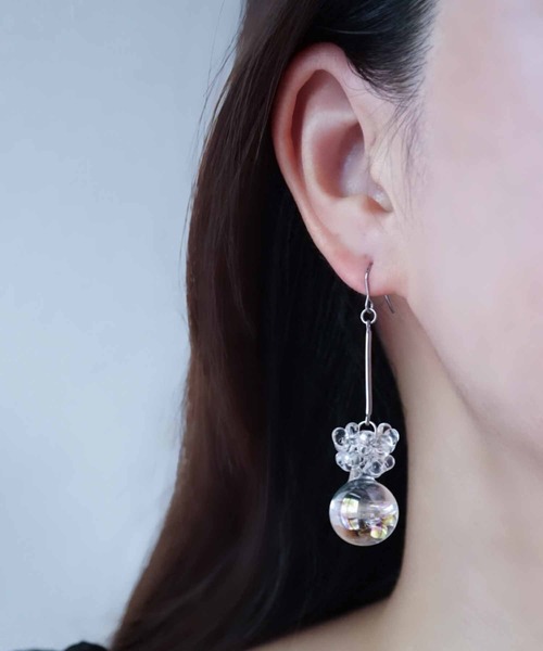 CERCA(チェルカ)の「jolie minette/お水入り ガラスドーム キラキラ フックピアス(ピアス(両耳用)・レディース・シルバー/ゴールド・FREE)」の8枚目の写真