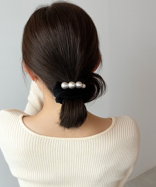 Shelly island（シェリーアイランド）の「パールアクセベロアシュシュ（ヘアゴム・レディース・ブラック/ブラウン・FREE）」の8枚目の写真