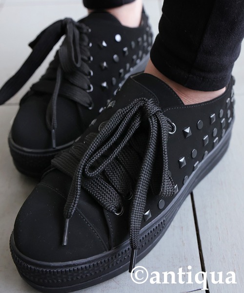 antiqua(アンティカ)の「スタッズ厚底 スニーカー(スニーカー・レディース・ホワイト/ブラック・S/M/L/LL)」の2枚目の写真