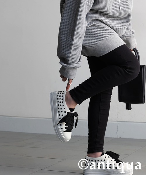 antiqua(アンティカ)の「スタッズ厚底 スニーカー(スニーカー・レディース・ホワイト/ブラック・S/M/L/LL)」の16枚目の写真