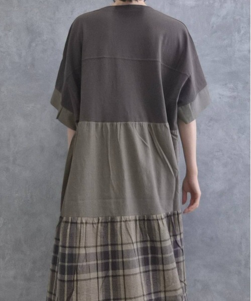 Bleu Bleuet(ブルーブルーエ)の「切り替えピグメントワンピース(ワンピース・レディース・チャコールグレー/グリーン・FREE)」の7枚目の写真
