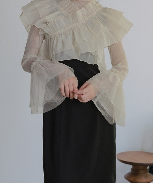 Callarus(カラルス)の「〔Callarus〕<単品>袖フリルデザインチュールブラウス(シャツ/ブラウス・レディース・アイボリー/ブラック・M/L/LL/3L/S)」の6枚目の写真