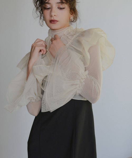 Callarus(カラルス)の「〔Callarus〕<単品>袖フリルデザインチュールブラウス(シャツ/ブラウス・レディース・アイボリー/ブラック・M/L/LL/3L/S)」の5枚目の写真
