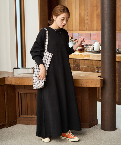 希少【美品】バウムウンドヘルガーデン ドット柄フレアマキシワンピース 芸能人着用 セール】限定展開 フレア マキシ カラー ニット ワンピース