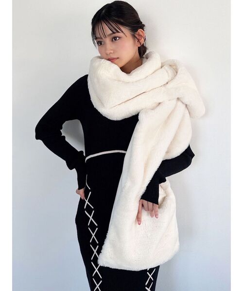 RESEXXY（リゼクシー）の「フェイクファーマフラー（マフラー・レディース・ブラック/ホワイト・FREE）」の3枚目の写真