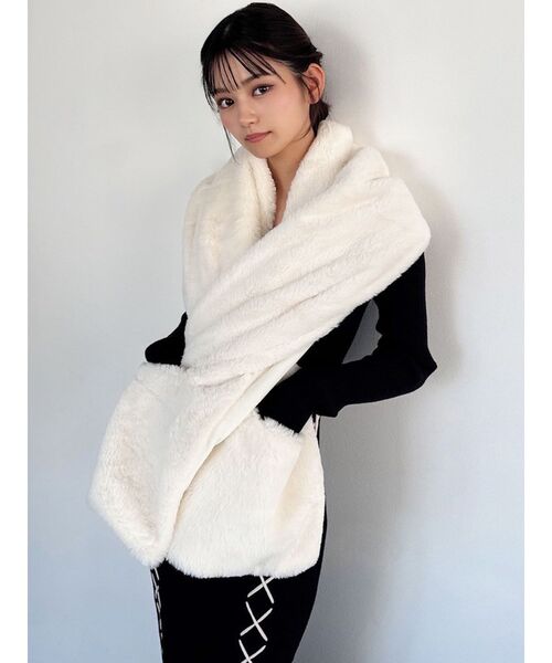 RESEXXY（リゼクシー）の「フェイクファーマフラー（マフラー・レディース・ブラック/ホワイト・FREE）」の5枚目の写真