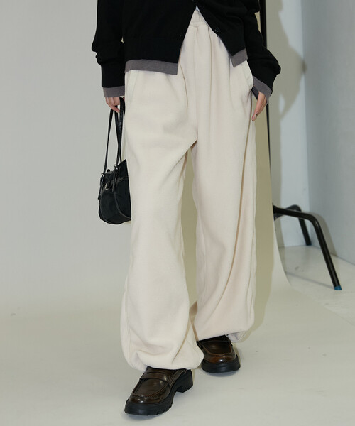 PUBLUX(パブリュクス)の「PUBLUX/パブリュクス 裾 ドローコード付き フリース イージーパンツ 限定展開(その他パンツ・レディース・ナチュラル/チャコールグレー/ブラウン・フリ-)」の3枚目の写真