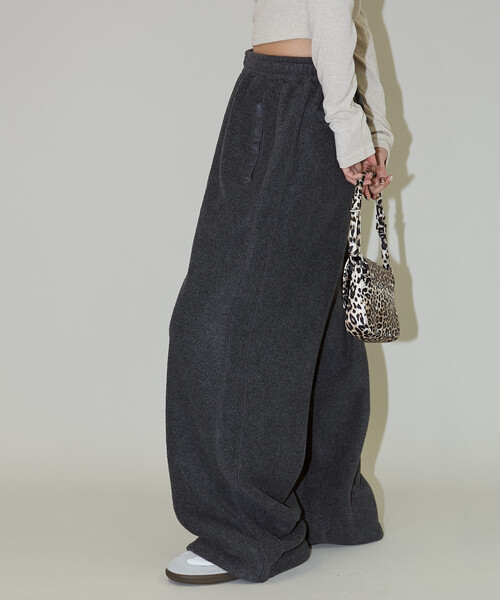 PUBLUX(パブリュクス)の「PUBLUX/パブリュクス 裾 ドローコード付き フリース イージーパンツ 限定展開(その他パンツ・レディース・ナチュラル/チャコールグレー/ブラウン・フリ-)」の22枚目の写真