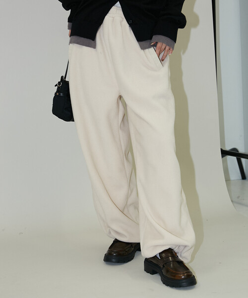 PUBLUX(パブリュクス)の「PUBLUX/パブリュクス 裾 ドローコード付き フリース イージーパンツ 限定展開(その他パンツ・レディース・ナチュラル/チャコールグレー/ブラウン・フリ-)」の5枚目の写真