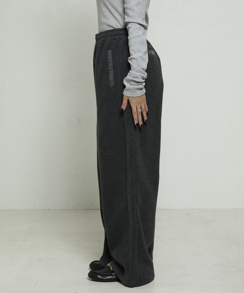 PUBLUX(パブリュクス)の「PUBLUX/パブリュクス 裾 ドローコード付き フリース イージーパンツ 限定展開(その他パンツ・レディース・ナチュラル/チャコールグレー/ブラウン・フリ-)」の9枚目の写真