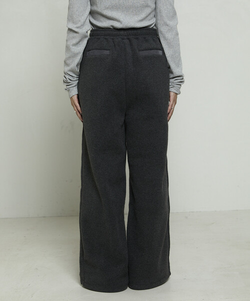 PUBLUX(パブリュクス)の「PUBLUX/パブリュクス 裾 ドローコード付き フリース イージーパンツ 限定展開(その他パンツ・レディース・ナチュラル/チャコールグレー/ブラウン・フリ-)」の11枚目の写真