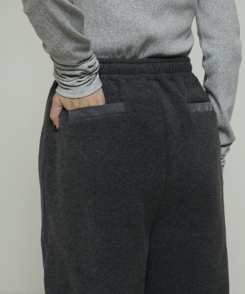 PUBLUX(パブリュクス)の「PUBLUX/パブリュクス 裾 ドローコード付き フリース イージーパンツ 限定展開(その他パンツ・レディース・ナチュラル/チャコールグレー/ブラウン・フリ-)」の12枚目の写真