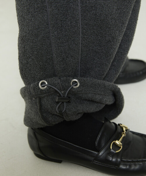 PUBLUX(パブリュクス)の「PUBLUX/パブリュクス 裾 ドローコード付き フリース イージーパンツ 限定展開(その他パンツ・レディース・ナチュラル/チャコールグレー/ブラウン・フリ-)」の13枚目の写真