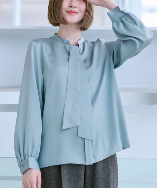 AOYAMA（アオヤマ）の「華やかさが目を引く微光沢素材!取り外しタイ付ブラウス（シャツ/ブラウス・レディース・ブラック/サックスブルー/ホワイト/ピンク・S/M/L/LL）」の3枚目の写真