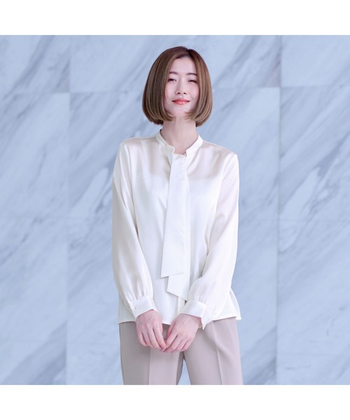 AOYAMA（アオヤマ）の「華やかさが目を引く微光沢素材!取り外しタイ付ブラウス（シャツ/ブラウス・レディース・ブラック/サックスブルー/ホワイト/ピンク・S/M/L/LL）」の5枚目の写真