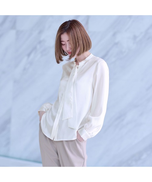 AOYAMA（アオヤマ）の「華やかさが目を引く微光沢素材!取り外しタイ付ブラウス（シャツ/ブラウス・レディース・ブラック/サックスブルー/ホワイト/ピンク・S/M/L/LL）」の6枚目の写真