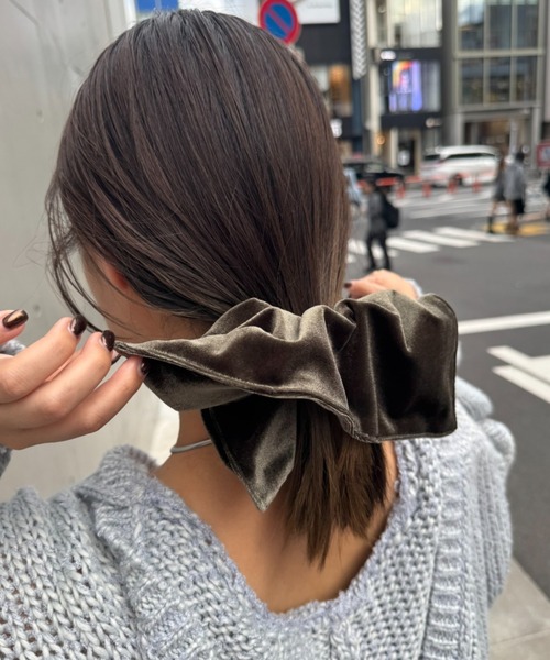 CIAOPANIC TYPY(チャオパニックティピー)の「lilプレート付きベロアBIGシュシュ(シュシュ・レディース・ブラック/ベージュ/カーキ/サックスブルー・ONE SIZE)」の20枚目の写真