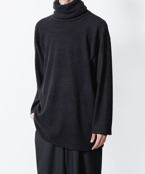 ato（アトウ）の「JACKAL RIB OVERSIZED TURTLE-NECK（ニット/セーター・メンズ・ブラック/グレイッシュベージュ・46/48）」の4枚目の写真