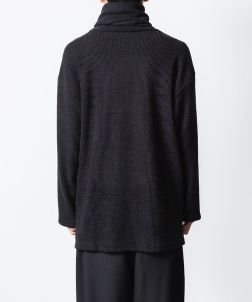 ato（アトウ）の「JACKAL RIB OVERSIZED TURTLE-NECK（ニット/セーター・メンズ・ブラック/グレイッシュベージュ・46/48）」の6枚目の写真
