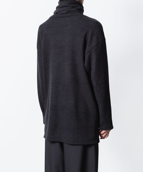 ato（アトウ）の「JACKAL RIB OVERSIZED TURTLE-NECK（ニット/セーター・メンズ・ブラック/グレイッシュベージュ・46/48）」の7枚目の写真