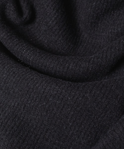 ato（アトウ）の「JACKAL RIB OVERSIZED TURTLE-NECK（ニット/セーター・メンズ・ブラック/グレイッシュベージュ・46/48）」の9枚目の写真