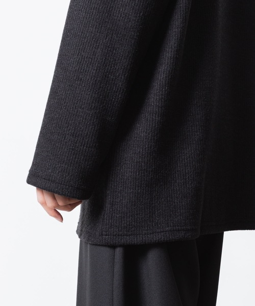 ato（アトウ）の「JACKAL RIB OVERSIZED TURTLE-NECK（ニット/セーター・メンズ・ブラック/グレイッシュベージュ・46/48）」の10枚目の写真