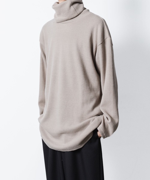 ato（アトウ）の「JACKAL RIB OVERSIZED TURTLE-NECK（ニット/セーター・メンズ・ブラック/グレイッシュベージュ・46/48）」の14枚目の写真