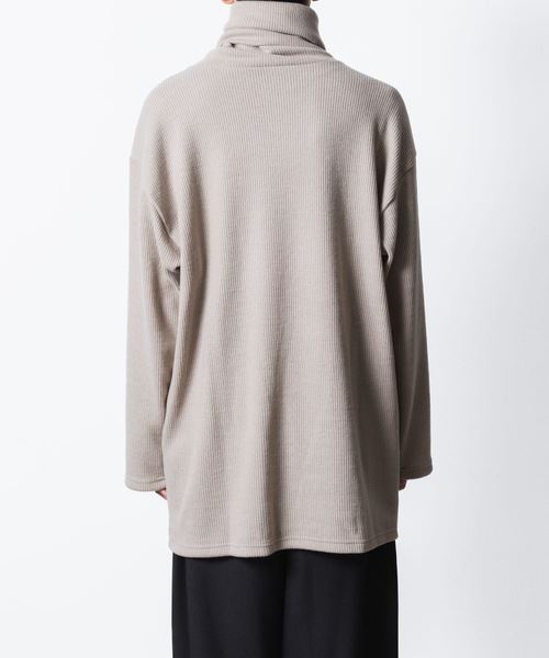ato（アトウ）の「JACKAL RIB OVERSIZED TURTLE-NECK（ニット/セーター・メンズ・ブラック/グレイッシュベージュ・46/48）」の16枚目の写真