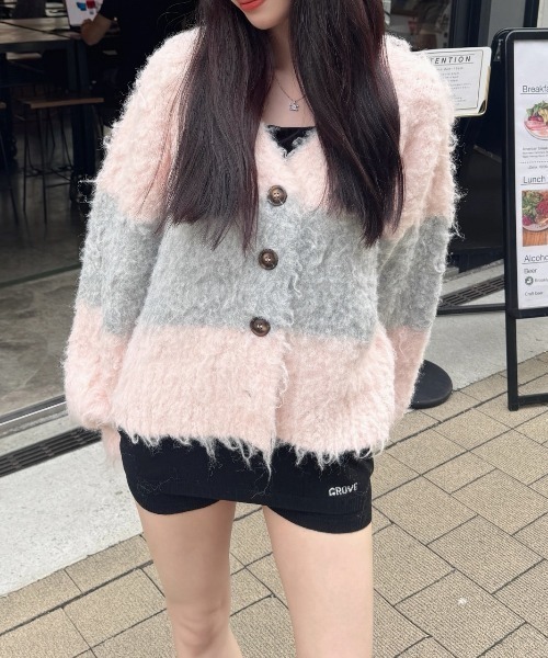 nemne store(ネンネストア)の「たっぷりシャギーカラーブロックカーデ(カーディガン/ボレロ・レディース・ダークブラウン系/ブラック系/グレー系/ピンク系・フリー)」の4枚目の写真