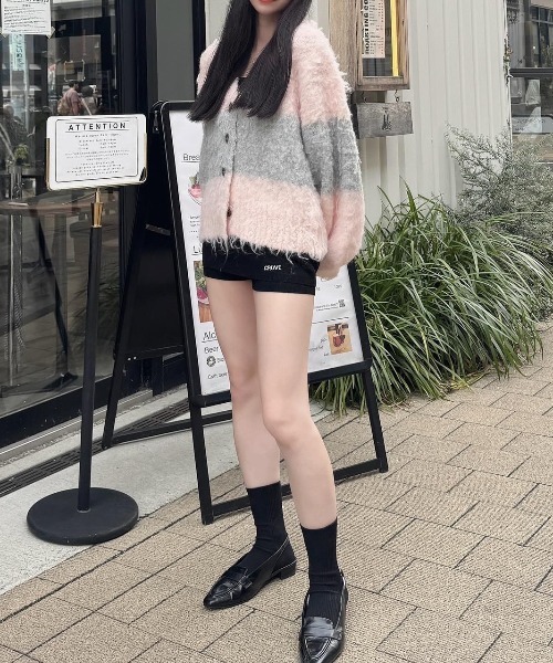 nemne store(ネンネストア)の「たっぷりシャギーカラーブロックカーデ(カーディガン/ボレロ・レディース・ダークブラウン系/ブラック系/グレー系/ピンク系・フリー)」の10枚目の写真