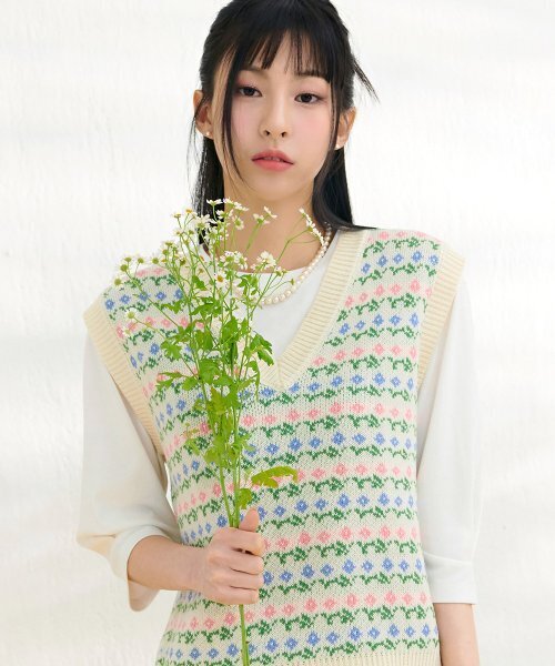 CHASECULT（チェイスカルト）の「レディース フラワーパターンベスト-DARG7362B05（ベスト・レディース・オートミール・FRE）」の2枚目の写真